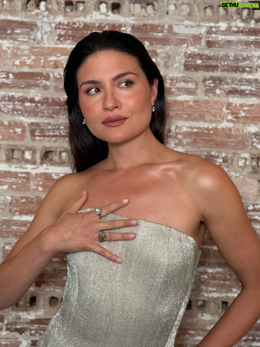 Phillipa Soo - 26.5K Likes - Phillipa in @anamikakhanna.in 

Style @cristinaehrlich 
Collaborator @annaacelia 
Tailor @nychinchilla 
Hair @seijinyc 
Makeup @miajonesmua 
Jewelry @leightonjewels 
Shoes @stuartweitzman 

#phillipasoo 
#hamilton