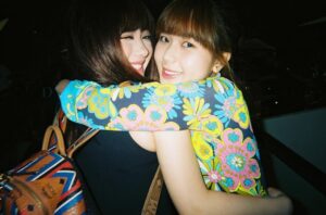 Ploynarin Sornarin Instagram - Happy Birthday My BFF🎂💖🫧 
จะอีกกี่ปีก็จะขอพิมพ์คำเดิม ว่าเราโครตภูมิใจในตัวพลอย  ขอบคุณที่เติบโตมาอย่างดีเยี่ยม  ดีใจที่ได้โตไปพร้อมๆแกนะ<3  จะอยู่ข้างๆแบบนี้เสมอตลอดไป ขอบคุณที่เกิดมา เพื่อนรัก~ 

เขินอะ ทำไมมันหวานๆๆทุกปี งง555555 รักนะ จุ้บบ🫂💖