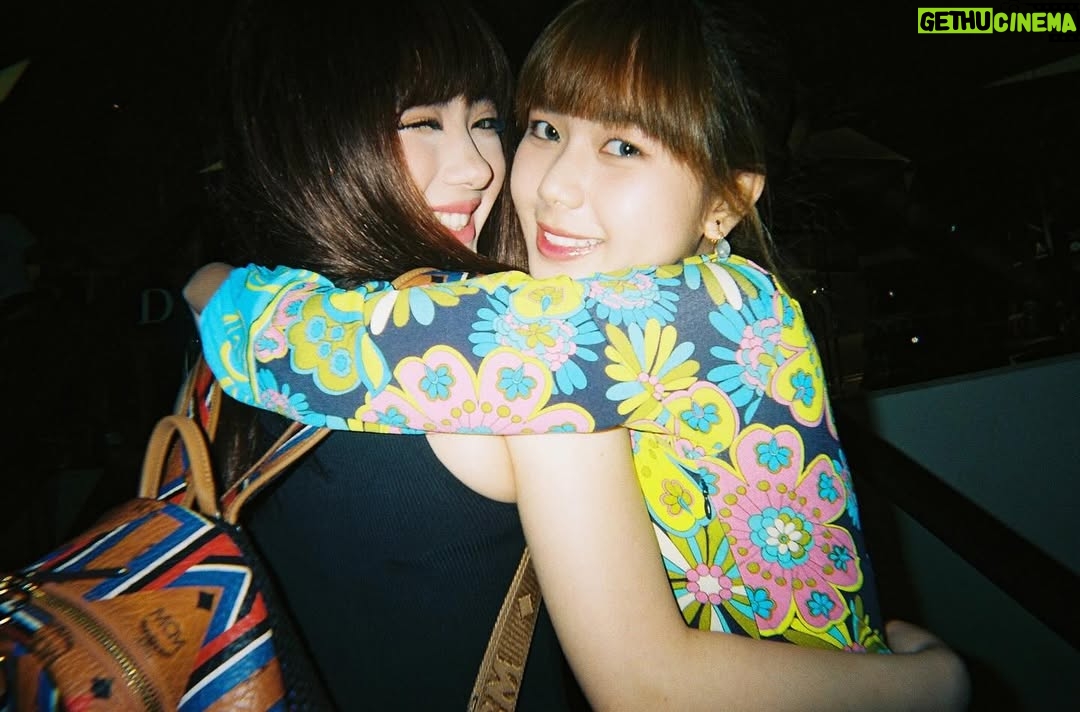 Ploynarin Sornarin - 9.5K Likes - Happy Birthday My BFF🎂💖🫧 
จะอีกกี่ปีก็จะขอพิมพ์คำเดิม ว่าเราโครตภูมิใจในตัวพลอย  ขอบคุณที่เติบโตมาอย่างดีเยี่ยม  ดีใจที่ได้โตไปพร้อมๆแกนะ<3  จะอยู่ข้างๆแบบนี้เสมอตลอดไป ขอบคุณที่เกิดมา เพื่อนรัก~ 

เขินอะ ทำไมมันหวานๆๆทุกปี งง555555 รักนะ จุ้บบ🫂💖