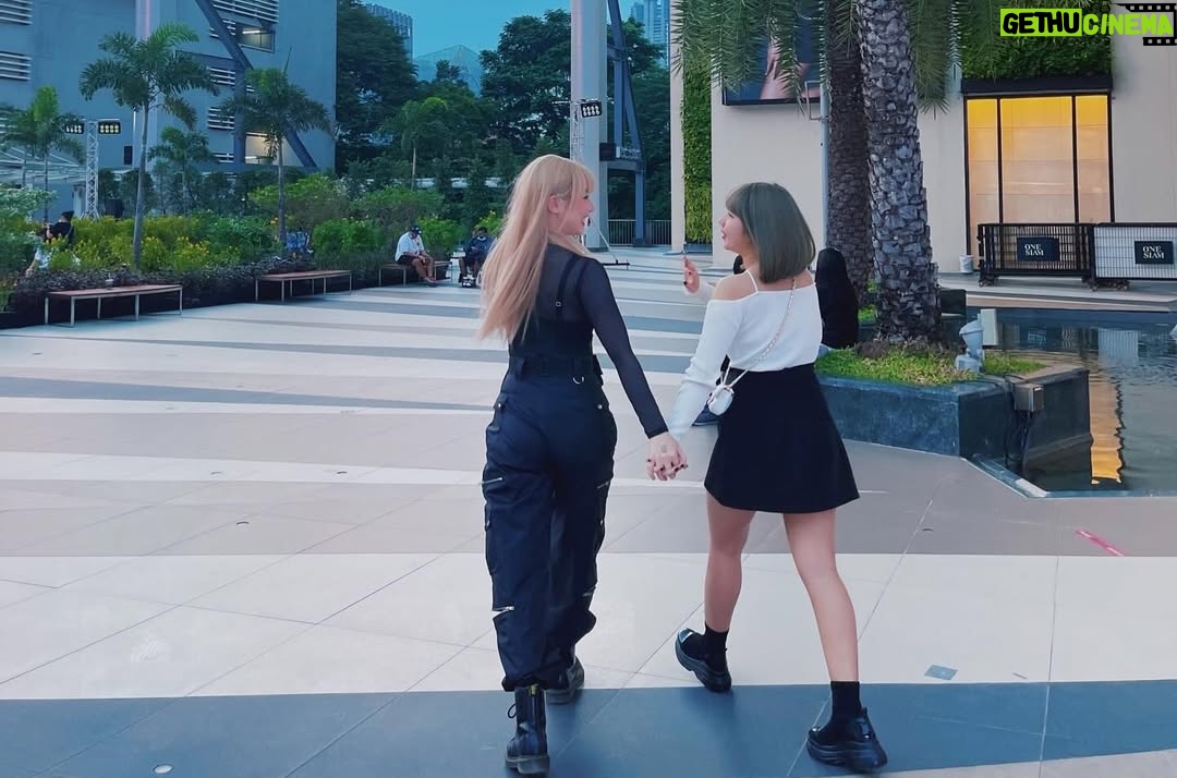 Ploynarin Sornarin - 9.5K Likes - Happy Birthday My BFF🎂💖🫧 
จะอีกกี่ปีก็จะขอพิมพ์คำเดิม ว่าเราโครตภูมิใจในตัวพลอย  ขอบคุณที่เติบโตมาอย่างดีเยี่ยม  ดีใจที่ได้โตไปพร้อมๆแกนะ<3  จะอยู่ข้างๆแบบนี้เสมอตลอดไป ขอบคุณที่เกิดมา เพื่อนรัก~ 

เขินอะ ทำไมมันหวานๆๆทุกปี งง555555 รักนะ จุ้บบ🫂💖