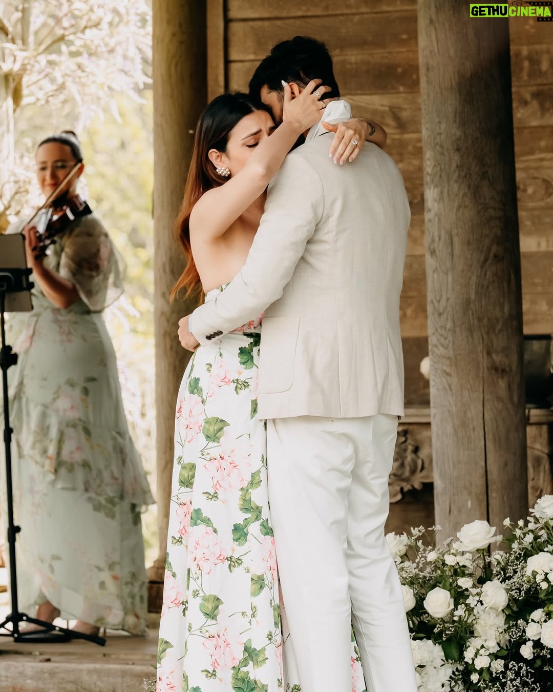 Prakriti Kakar - 177.3K Likes - All love stories are beautiful but ours is my favorite🥹
hi fiancée @vinayanand26 💍