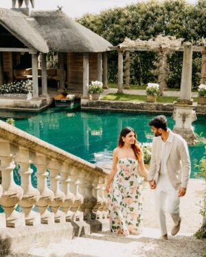 Prakriti Kakar Instagram - All love stories are beautiful but ours is my favorite🥹
hi fiancée @vinayanand26 💍