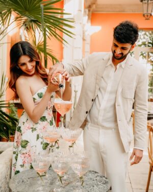 Prakriti Kakar Instagram - All love stories are beautiful but ours is my favorite🥹
hi fiancée @vinayanand26 💍