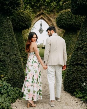 Prakriti Kakar Instagram - All love stories are beautiful but ours is my favorite🥹
hi fiancée @vinayanand26 💍