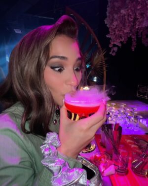 Princesa Alba Instagram - (TOSS TOSS)🪄✨ dm mágico bailar Wicked un lunes y que al otro día me hayan invitado a la fiesta oficial de #WickedPorSiempre en México 🧚🏼
Gracias @universalmx @andesfilmscl 
🧙‍♂️ desde el 19 de novvvvv en cines