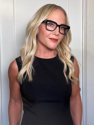 Rachael Harris Instagram - Repost @robertti 

RA C H A E L H A R R I S  for the 35th EMA Awards Gala 🧡

#makeupbyrobertti 
Hair: @chousner 
Styling: @anandarose 
Dress: @macduggal
Shoes: @kennethcole
Rings: @sarahojewelry 
Earrings: @mayabrenner 
Glow: @holytans 
Nails: @paintedprettynailbar 

@michelemariepr @tfgpr