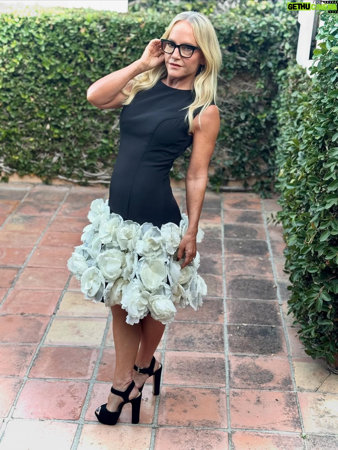 Rachael Harris - 7.6K Likes - Repost @robertti 

RA C H A E L H A R R I S  for the 35th EMA Awards Gala 🧡

#makeupbyrobertti 
Hair: @chousner 
Styling: @anandarose 
Dress: @macduggal
Shoes: @kennethcole
Rings: @sarahojewelry 
Earrings: @mayabrenner 
Glow: @holytans 
Nails: @paintedprettynailbar 

@michelemariepr @tfgpr