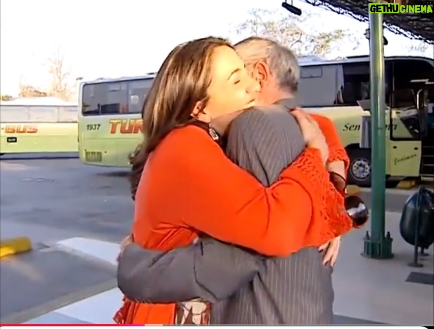 Renata Bravo - 30.3K Likes - Gracias por tanto TITO por tu gran talento, tu humanidad, tu simpatía,  generosidad , humildad , fuiste un ser humano de excelencia  y un gran compañero, profesional y muy gracioso,  nunca te faltó la talla para relajar las esperas interminables , nunca te vi quejarte y siempre dispuesto a ayudar …… buen viaje Don Héctor Noguera ❤️