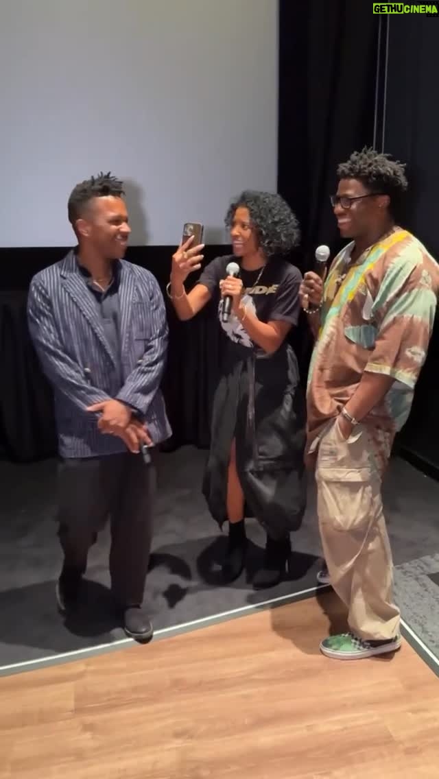 Renée Elise Goldsberry - 30.5K Likes - @leslieodomjr, @reneeelisegoldsberry, and @oaksmash surprised moviegoers waiting to see #Hamilton for the first time on the big screen! 🤩

Hamilton is NOW PLAYING in movie theaters! Get tickets now. #HamilFilm #Hamilton