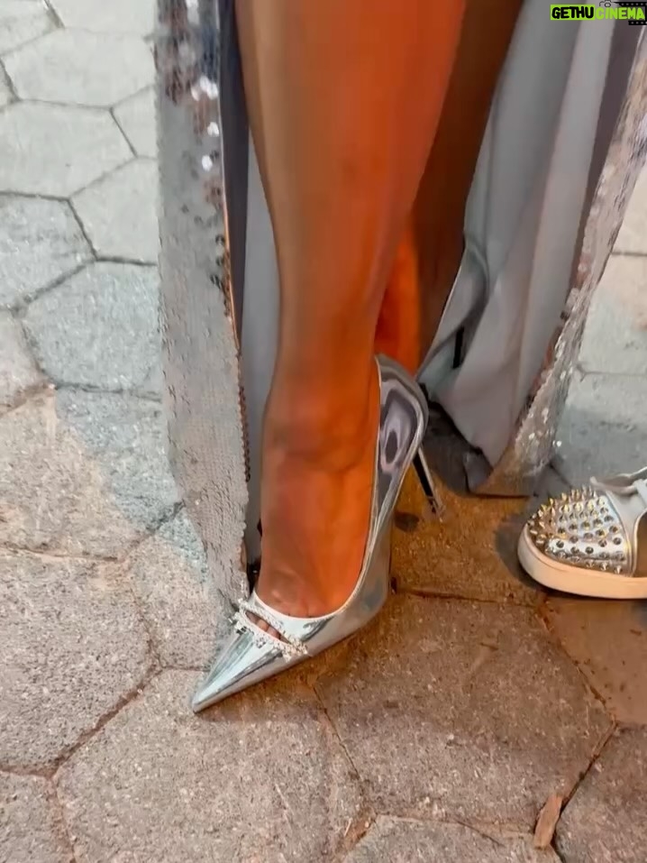 Renée Elise Goldsberry - 24.1K Likes - 1. Gifted with this silver sequins gown. Ready to shine in @sergiohudson!

2. Giving my best over the shoulder to show off the slit in this dress. “Who, me?!”

3. My husband and my daughter! By my side.

4. My sisters! Yes, we coordinated beforehand. Silver and gold!

5. Called Lin to find out what he was wearing too! Coordination! 😉🥰

6. Sydney and I didn’t have to coordinate! Both showed up shining. Great minds! (Thx for the vid @maclovic)

7. Almost all of us…So happy together!

8. My niece @KaylaGoldsberry! Best date ever!

9. Red carpet candid!

10. Me and Kimani! Her love lifts our family. 

11. Ant and Eph!

12. My heart exploded when I saw my G5E sister! @BusyPhilipps

13. @oaksmash! Congratulations!

14. My baby girl

15. Ron Chernow. It all started with your book.

16-19. After the party is the after party! Thx for hosting Ant! 

20. FaceTime with Groff on the way home. Everyone was there in spirit!