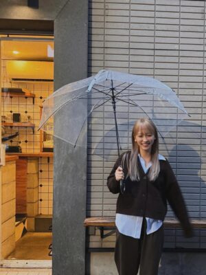 Rina Kawaei Instagram - 雨だけど元気にいこかぁぁ。

マネージャーさんとリンクコーデだった日🤣🩵