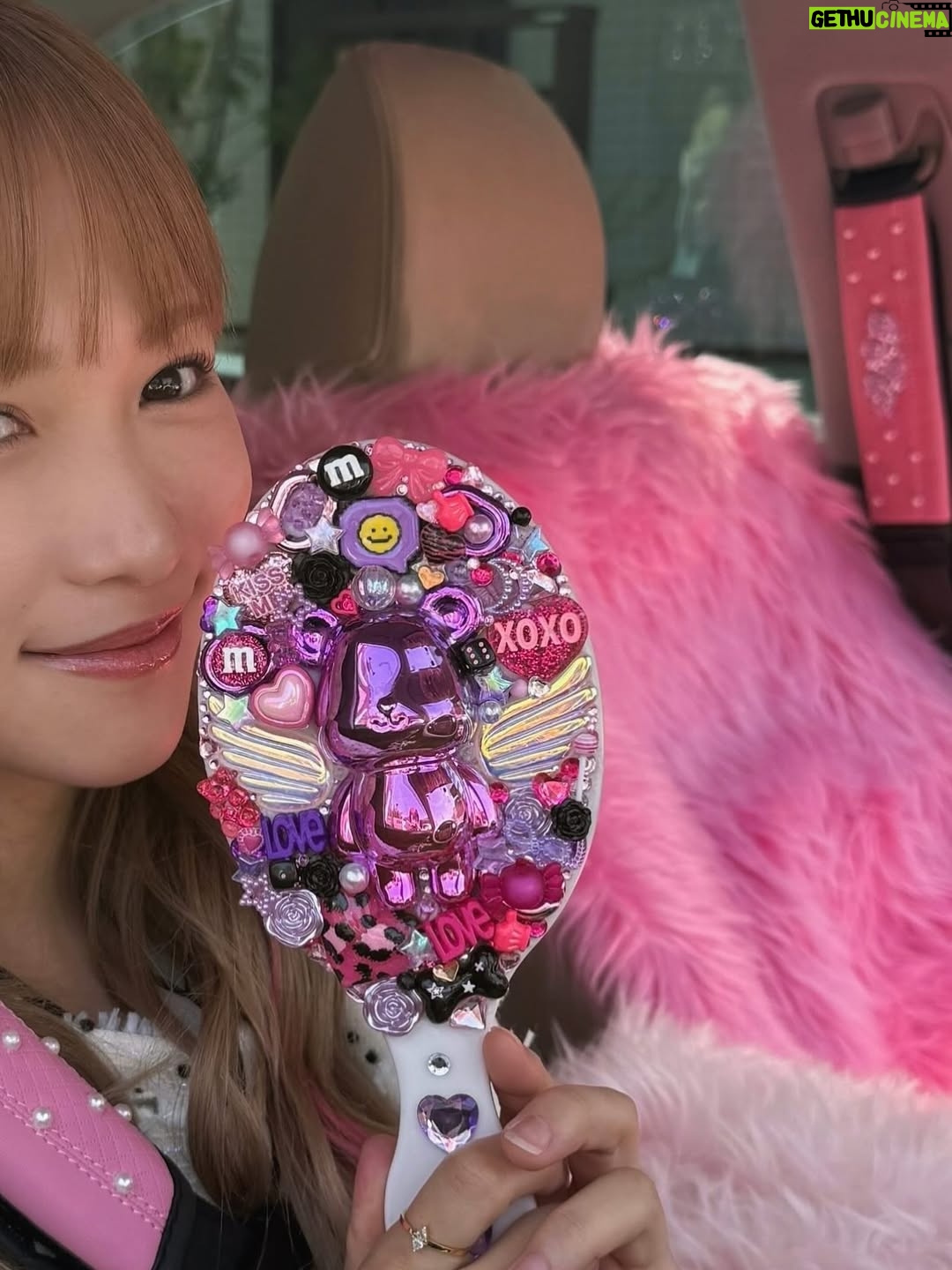 Rina Kawaei - 62.3K Likes - 先週8月だったよね？っていう感覚
あっという間に時間が過ぎていく
朝と夜ちょっと寒いし
みんな体調気をつけてね☺︎

フェイクマミーあと2日だよ！
派手な親子👩🏻‍🤝‍👩🏼さ、あげてこ〜✊🏻
@fake_mommy_tbs