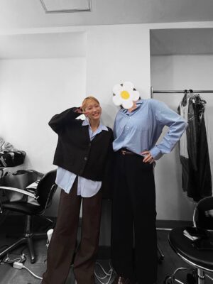 Rina Kawaei Instagram - 雨だけど元気にいこかぁぁ。

マネージャーさんとリンクコーデだった日🤣🩵