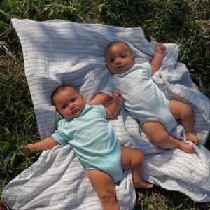 Rocío Toscano Instagram - Mi evolución desde que soy mamá de Alma y Luca me tiene muy orgullosa de mi misma. Es una responsabilidad tan grande que te obliga a ser mejor para ellos, para ti y el mundo. Así que si, es un muy feliz dia de la mamá donde honro mi maternidad y mi evolución, mi cuerpo, mis capacidades y mi oscuridad. 
Amo mi nueva yo con todo mi corazón. Amo ser mamá de Luca y Alma, son unos niños maravillosos. Gracias mis melliz hermosos, los amo más que a todo en el universo. 

Feliz dia para todas las mamis. Somos terrible bacanes ✨🥹