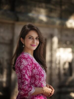Roop Durgapal Instagram - Some clicks from yesterday at @almoralitfest 💝 
.
.
.
📸: @abhayphotographyhaldwani 
Wearing @aramya.in 
.
.
#indian #indianethnicwear #almoralitfest2025 #almoralitfest #roopdurgapal #almora #uttrakhand #pahadi #pahadilife