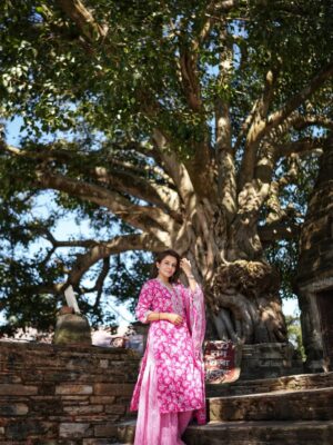 Roop Durgapal Instagram - Some clicks from yesterday at @almoralitfest 💝 
.
.
.
📸: @abhayphotographyhaldwani 
Wearing @aramya.in 
.
.
#indian #indianethnicwear #almoralitfest2025 #almoralitfest #roopdurgapal #almora #uttrakhand #pahadi #pahadilife