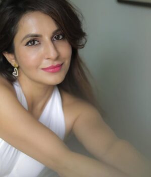 Roop Durgapal Instagram - Because I danced on this song last evening … 😍😌
.
.
📸: @portraitdeewana 
.
.
#photoshoot #photoftheday #roopdurgapal #celebconnex