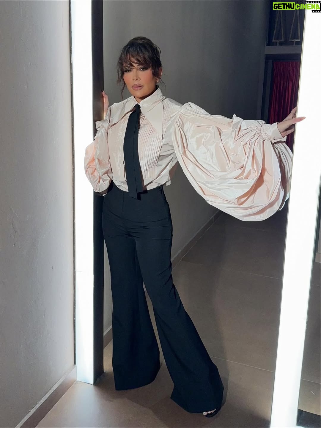 Rozana Radi - 5.8K Likes - “Të veshësh është art. @jonipeci_store Ke veshur jo vetëm trupin tim, por edhe vetëbesimin tim.”

Style @jonipeci 👗
Make-up @henrigjata_mua 💄
Hai Staayl @florii_hairstyle 💇‍♀️
@gocadhegra 

#VersioniPremium #GocaEGra #QueenMode #RozanaRadiStyle #PaFiltra #LiveNgaZemra #feelingmyself