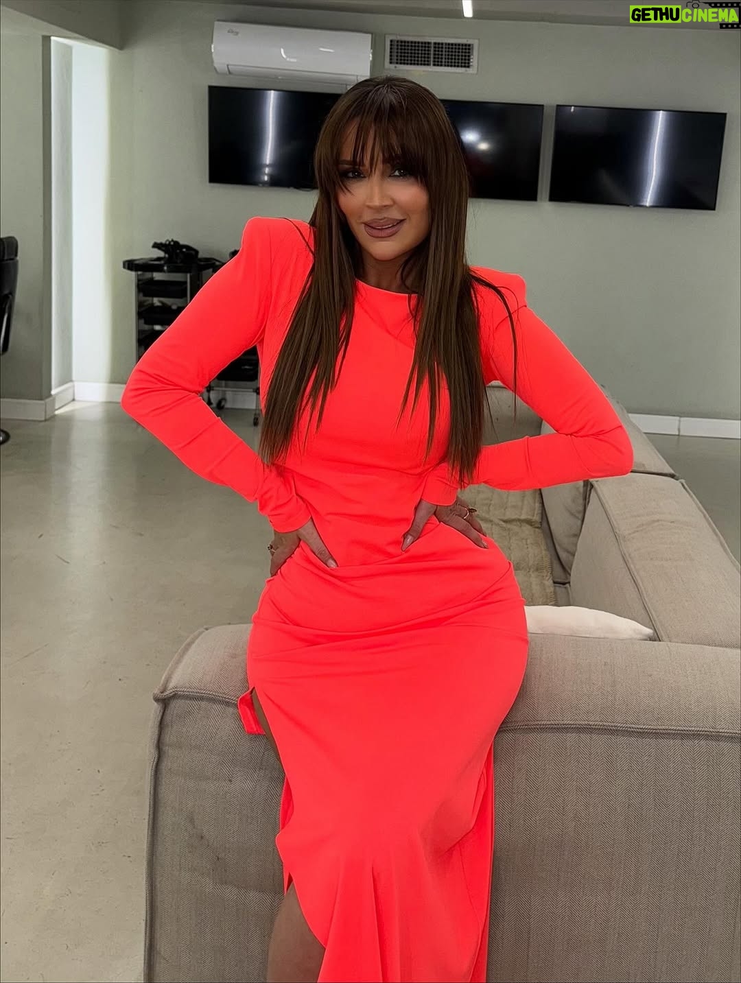 Rozana Radi - 3.9K Likes - Stop make a pose. 📸

🫀

Style @jonipeci 👗
Make-up @henrigjata_mua 💄
Hai Staayl @florii_hairstyle 💇‍♀️
@gocadhegra 

#VersioniPremium #GocaEGra #QueenMode #RozanaRadiStyle #PaFiltra #LiveNgaZemra #feelingmyself