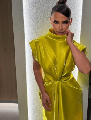 Rozana Radi Instagram - “I’m not obsessed with fashion. Fashion is obsessed with me.” 🎾

#style @jonipeci_store 
#makeup @henrigjata_mua 
#haistyle @florii_hairstyle