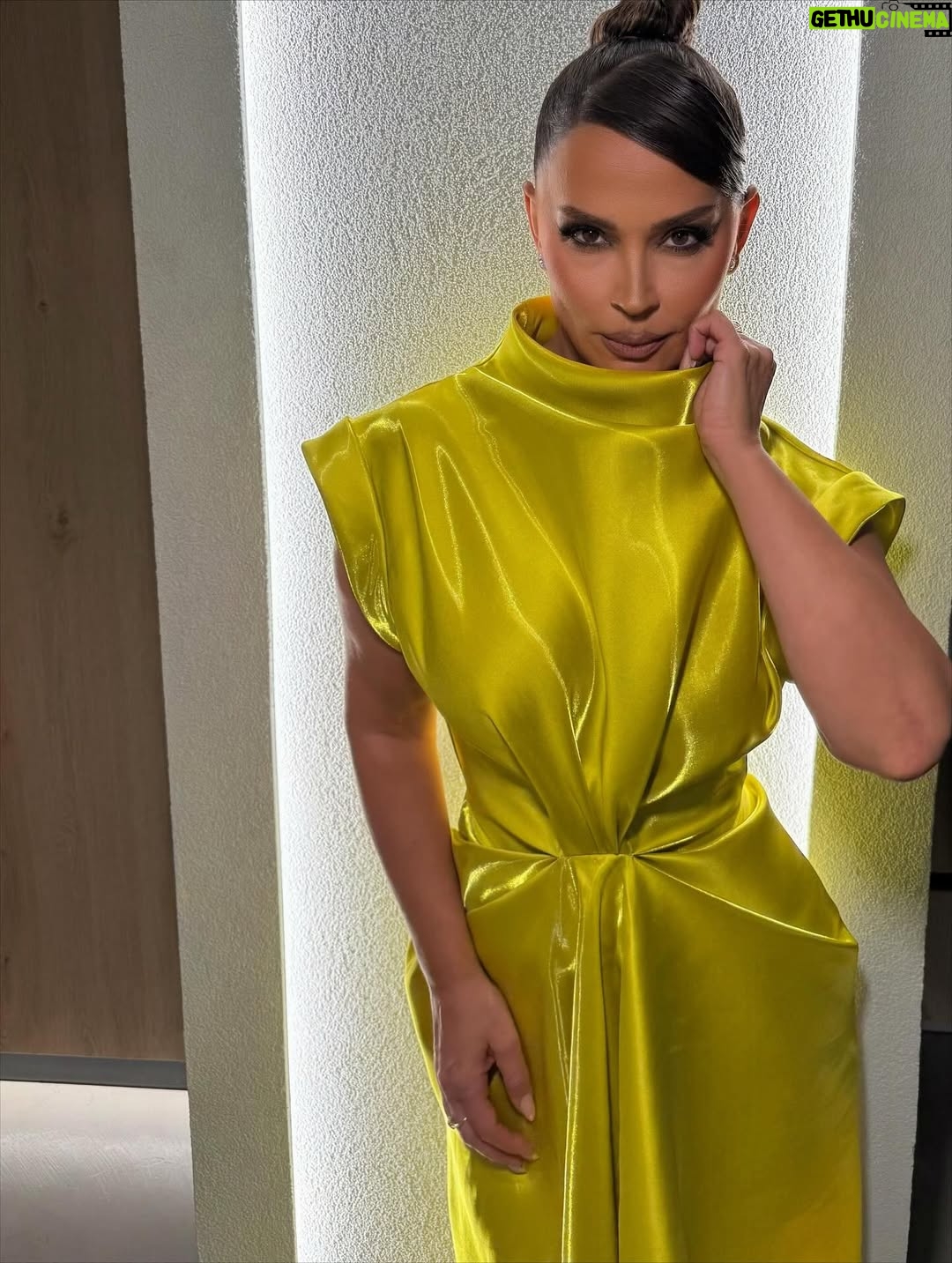 Rozana Radi - 4.4K Likes - “I’m not obsessed with fashion. Fashion is obsessed with me.” 🎾

#style @jonipeci_store 
#makeup @henrigjata_mua 
#haistyle @florii_hairstyle