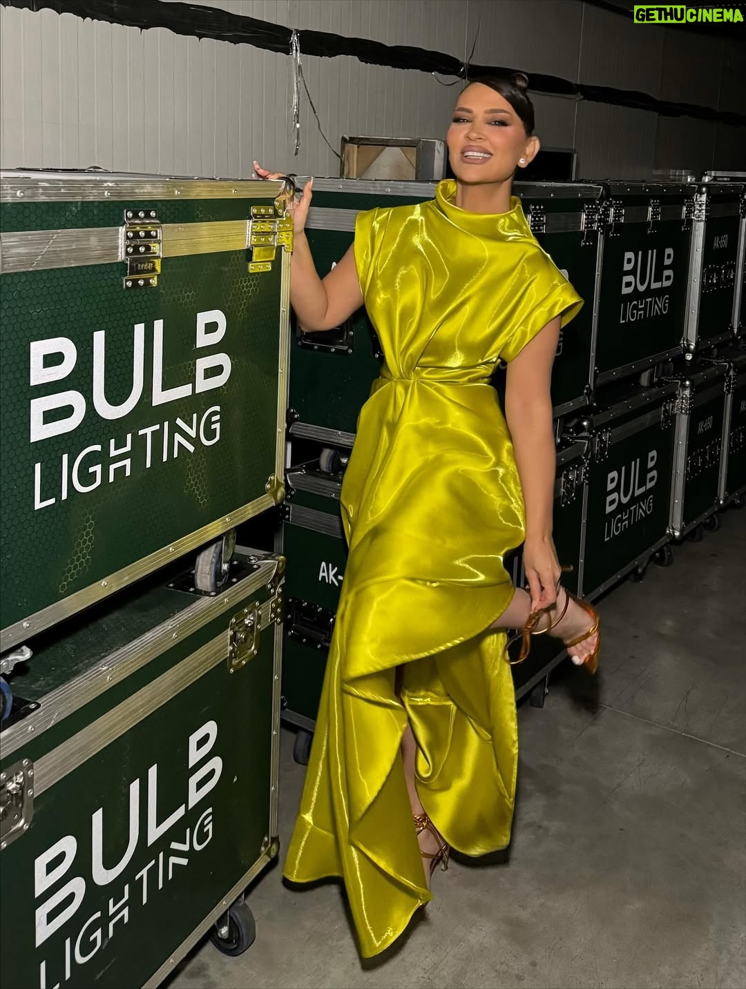 Rozana Radi - 4.4K Likes - “I’m not obsessed with fashion. Fashion is obsessed with me.” 🎾

#style @jonipeci_store 
#makeup @henrigjata_mua 
#haistyle @florii_hairstyle