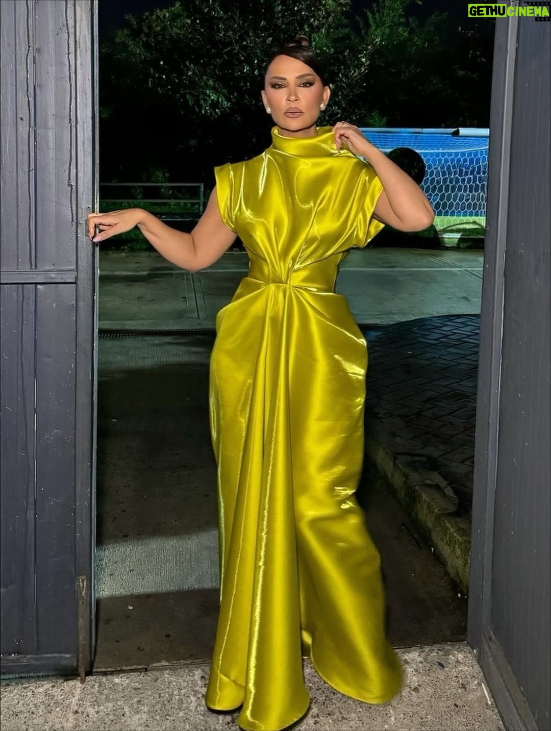 Rozana Radi - 4.4K Likes - “I’m not obsessed with fashion. Fashion is obsessed with me.” 🎾

#style @jonipeci_store 
#makeup @henrigjata_mua 
#haistyle @florii_hairstyle