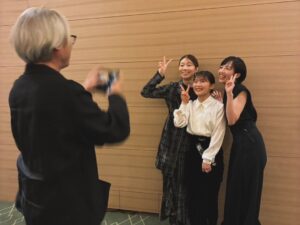 Sairi Ito Instagram - 放送文化基金賞　「虎に翼」
最優秀賞、演技賞
受賞おめでとうございました！
ありがとうございました！

とてつもなく幸せな空間でした。

少々取り乱してしまったため
しっかりお話しできませんでしたが
作品に携わった一生愛してる方々に
改めて感謝と愛を送りたいです。

同時に、
みさと、土居ちゃん。
本当にありがとう。
2人は特に作品中ずっと
刺激と学びと励ましと言いきれない程
沢山のことを教え、与えてくれました。
ウジウジ悩んだりしてる私の背中を
いつも支え、寄り添い、押してくれました。
言葉にできません。
これでもかってくらい感謝し、愛してます。

本当にありがとう。