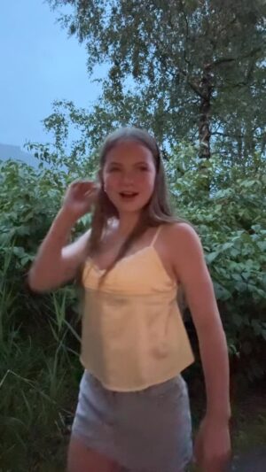 Salish Matter Instagram - GUYS i am very aware idk how to lip sync haha how do u do itt!!!! 💛