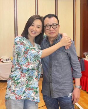 Samantha Ko Instagram - .
老豆 你永遠活在我心中🤍
with your lovely smiley face 
I know that’s how you’ll want me to remember you🕯️