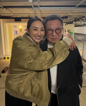 Samantha Ko Instagram - .
老豆 你永遠活在我心中🤍
with your lovely smiley face 
I know that’s how you’ll want me to remember you🕯️