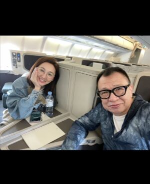 Samantha Ko Instagram - .
老豆 你永遠活在我心中🤍
with your lovely smiley face 
I know that’s how you’ll want me to remember you🕯️