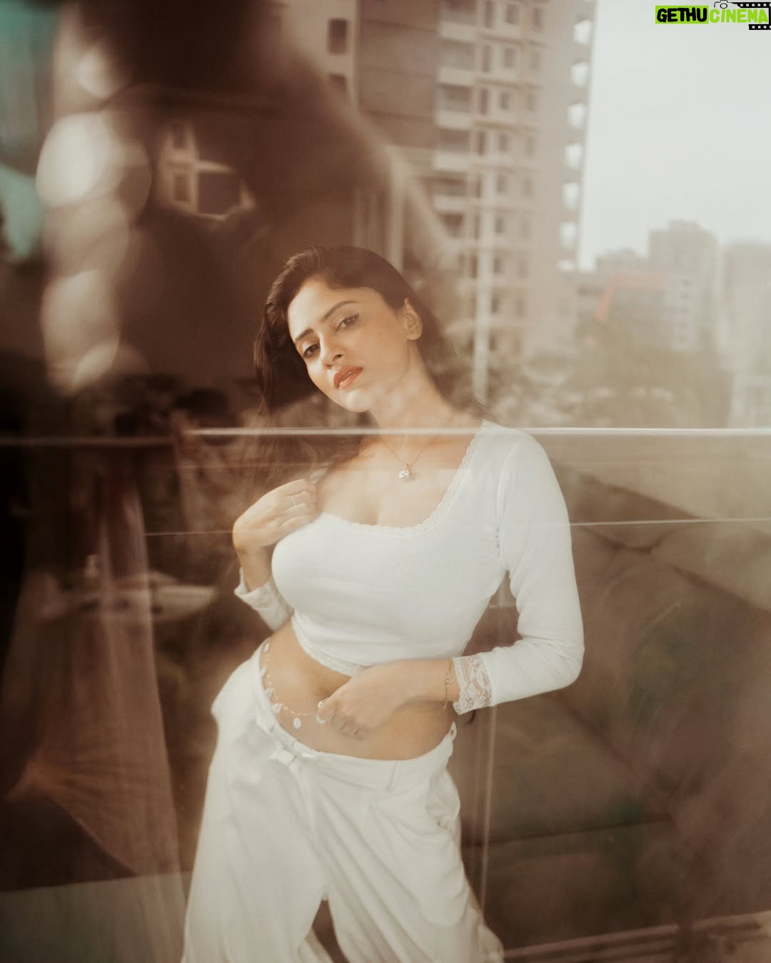 Sanya Thakur - 12.3K Likes - Through the window.

Out takes with @sanya_thakurrr 

.
.
.
(Portraits of actor, white mood photoshoot, Mumbai photographer, Photography India)