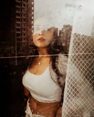 Sanya Thakur Instagram - Through the window.

Out takes with @sanya_thakurrr 

.
.
.
(Portraits of actor, white mood photoshoot, Mumbai photographer, Photography India)
