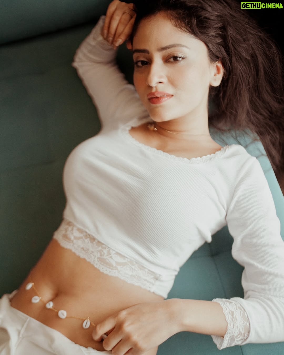 Sanya Thakur - 12.3K Likes - Through the window.

Out takes with @sanya_thakurrr 

.
.
.
(Portraits of actor, white mood photoshoot, Mumbai photographer, Photography India)