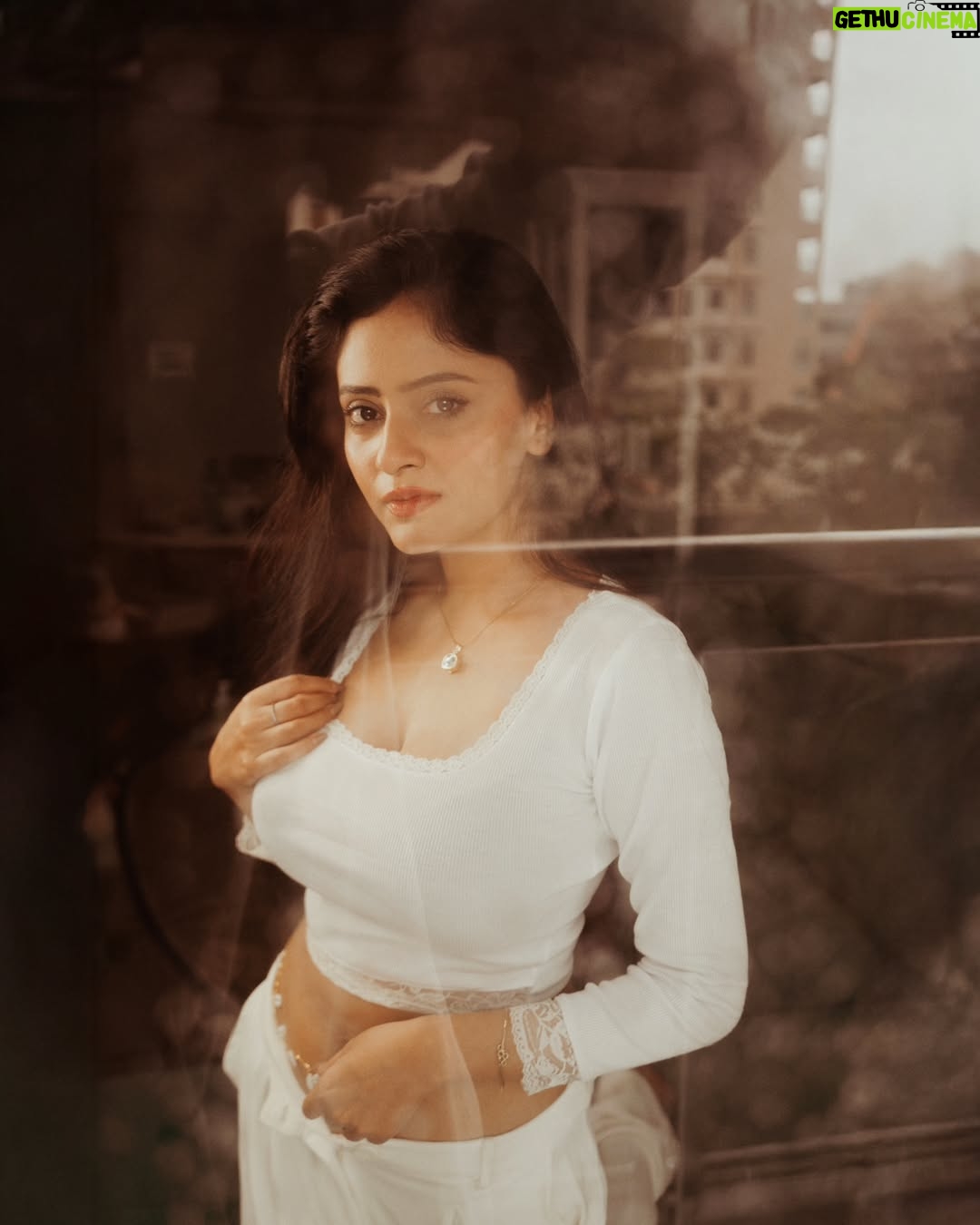 Sanya Thakur - 12.3K Likes - Through the window.

Out takes with @sanya_thakurrr 

.
.
.
(Portraits of actor, white mood photoshoot, Mumbai photographer, Photography India)
