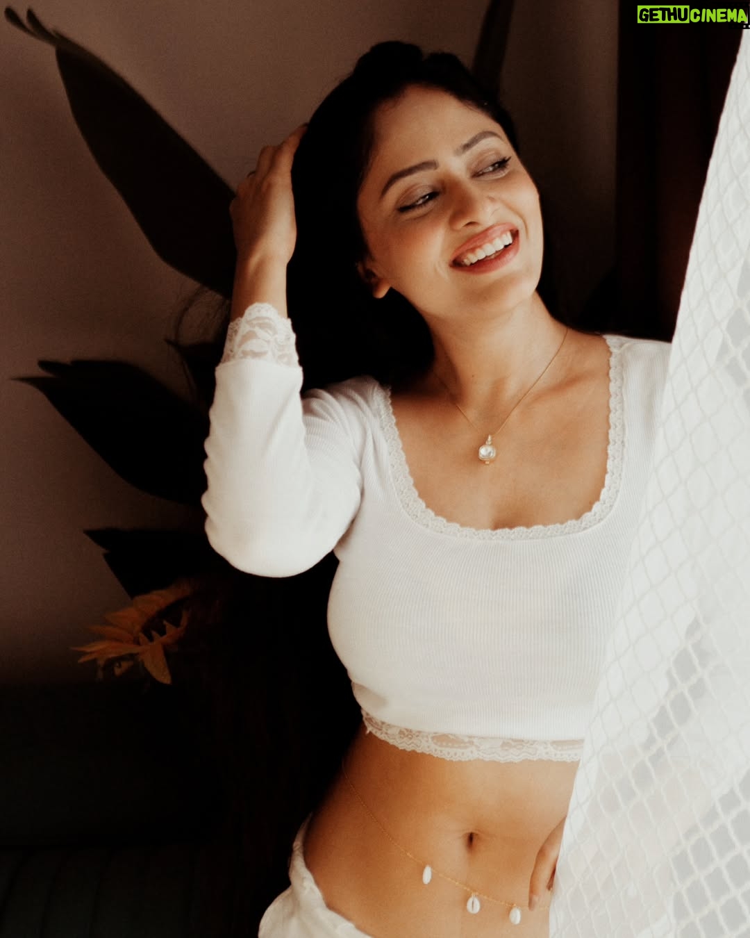 Sanya Thakur - 12.3K Likes - Through the window.

Out takes with @sanya_thakurrr 

.
.
.
(Portraits of actor, white mood photoshoot, Mumbai photographer, Photography India)