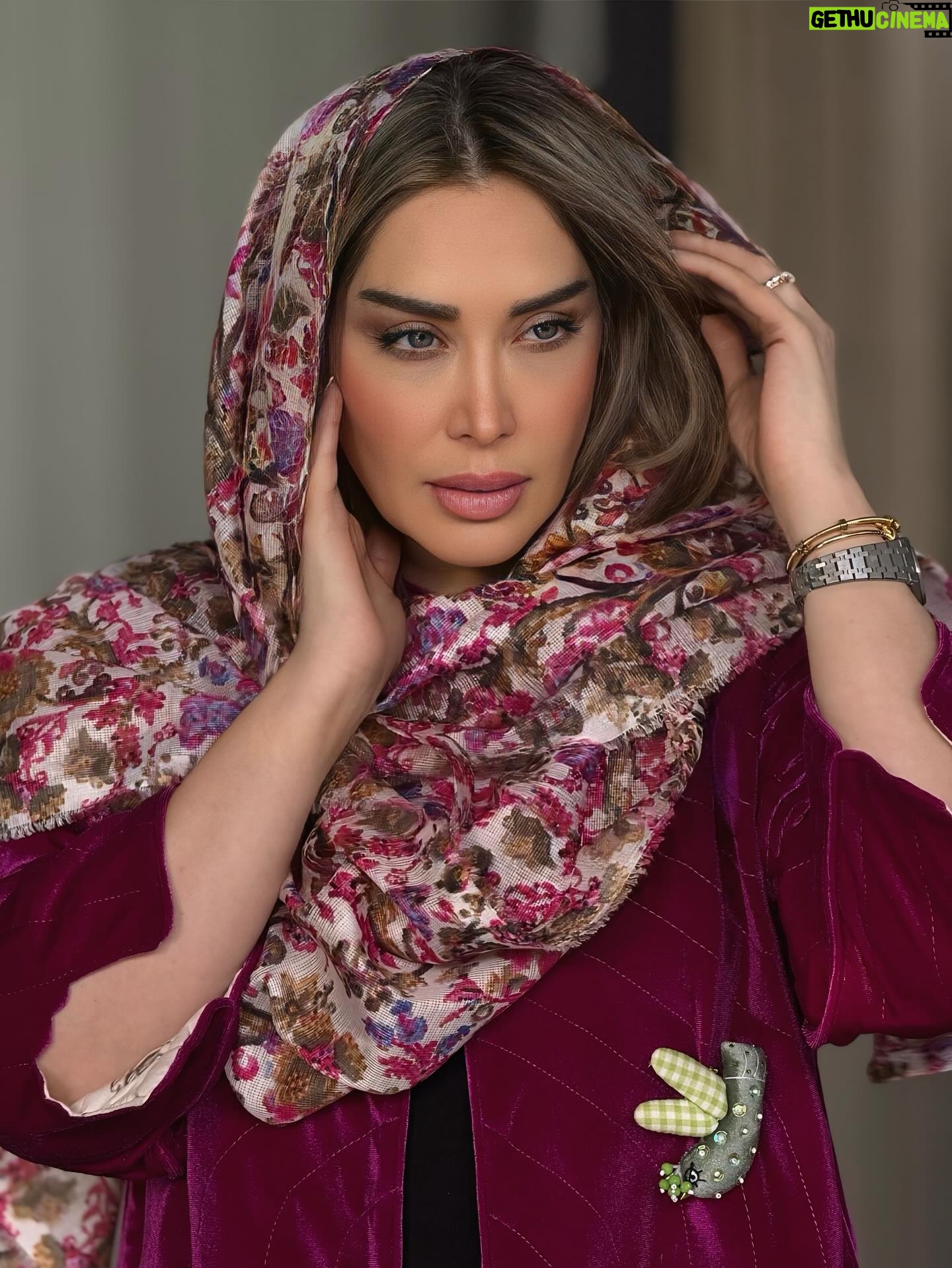 Sara Monjezi - 14.5K Likes - تو 
بیش از آنچه من قادر به گفتن باشم،
به من گوش می دهی.♥️