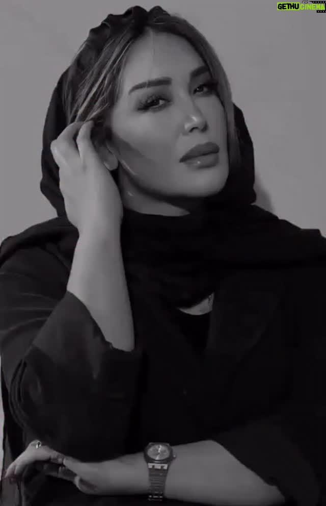 Sara Monjezi - 24.4K Likes - روزی که فکر کردی یه چیز رو از ته دل دوست داری هیچ وقت ولش نکن ممکنه دیگه تکرار نشه 🧡🍂🍁