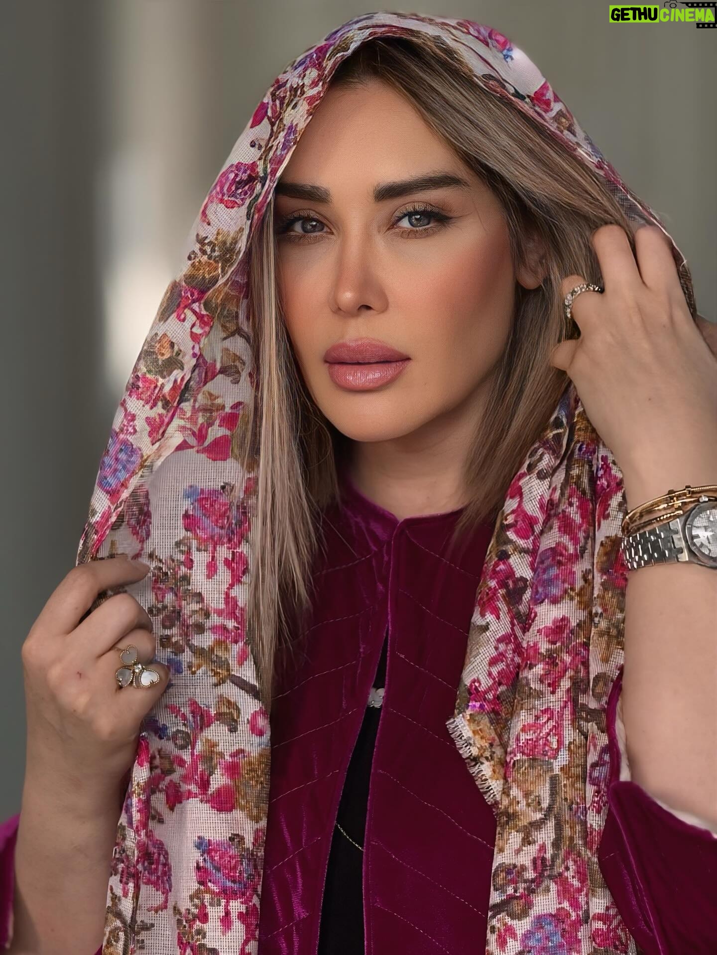 Sara Monjezi - 14.5K Likes - تو 
بیش از آنچه من قادر به گفتن باشم،
به من گوش می دهی.♥️