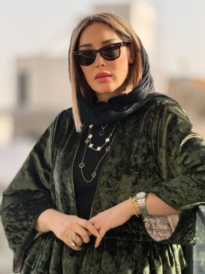 Sara Monjezi Instagram - حسود نباشید،
دورو نباشید،
آدم فروش نباشید،
زیر آب زن نباشید،
دو به هم زن نباشید،
پشت آدما حرف نزنید،
حداقل اگر دشمن هم شدید،
دشمن با شکوهی باشید. #حسادت_