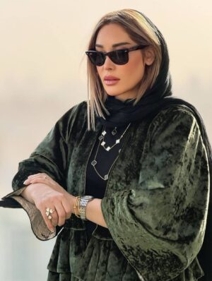 Sara Monjezi Instagram - حسود نباشید،
دورو نباشید،
آدم فروش نباشید،
زیر آب زن نباشید،
دو به هم زن نباشید،
پشت آدما حرف نزنید،
حداقل اگر دشمن هم شدید،
دشمن با شکوهی باشید. #حسادت_