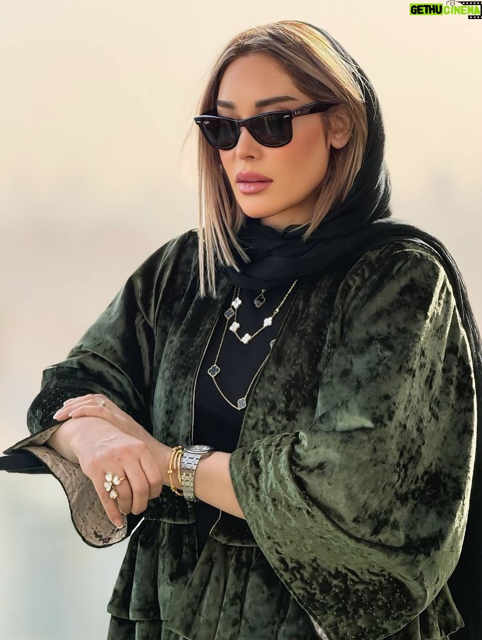 Sara Monjezi - 13.6K Likes - حسود نباشید،
دورو نباشید،
آدم فروش نباشید،
زیر آب زن نباشید،
دو به هم زن نباشید،
پشت آدما حرف نزنید،
حداقل اگر دشمن هم شدید،
دشمن با شکوهی باشید. #حسادت_