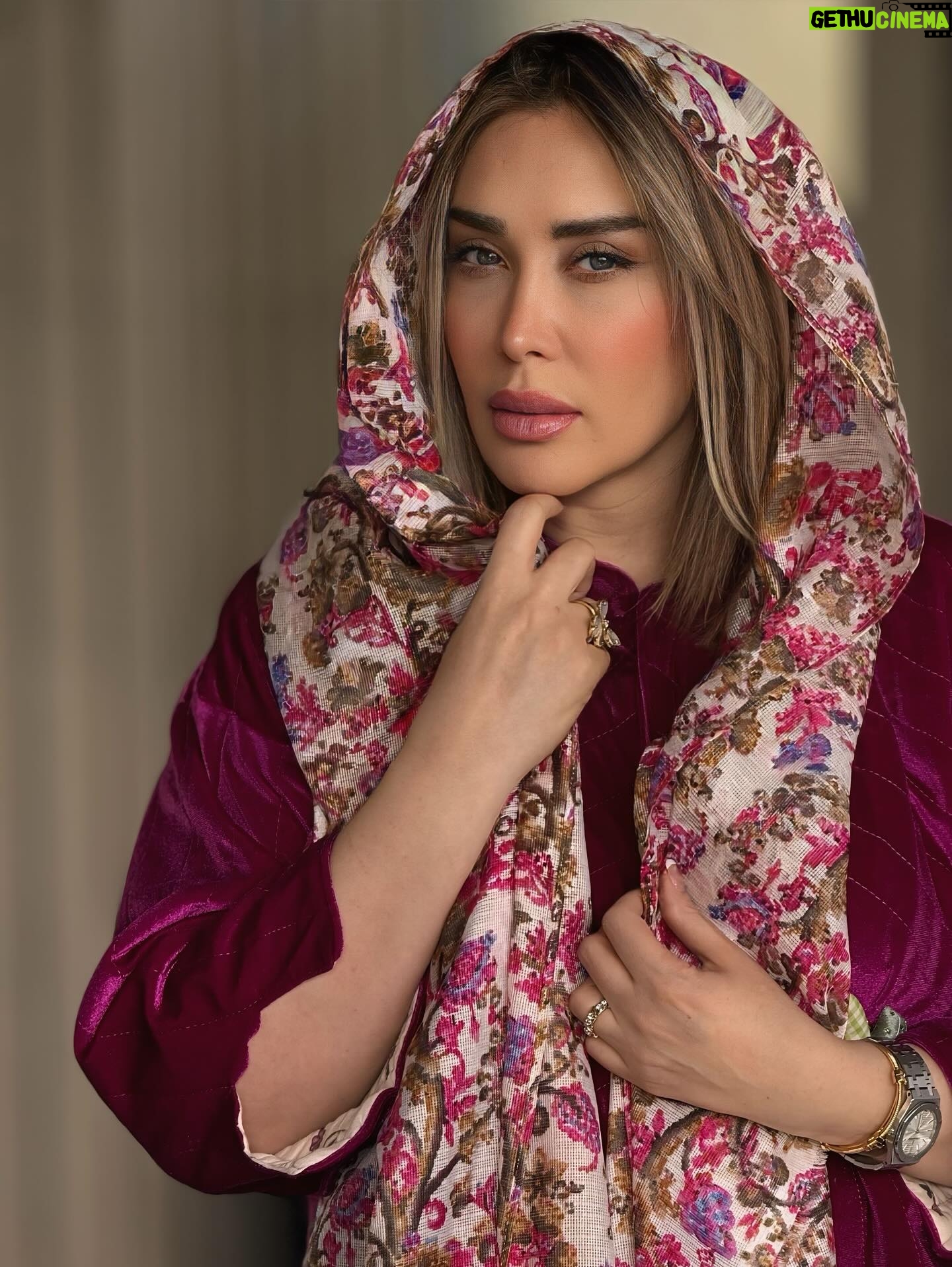 Sara Monjezi - 14.5K Likes - تو 
بیش از آنچه من قادر به گفتن باشم،
به من گوش می دهی.♥️
