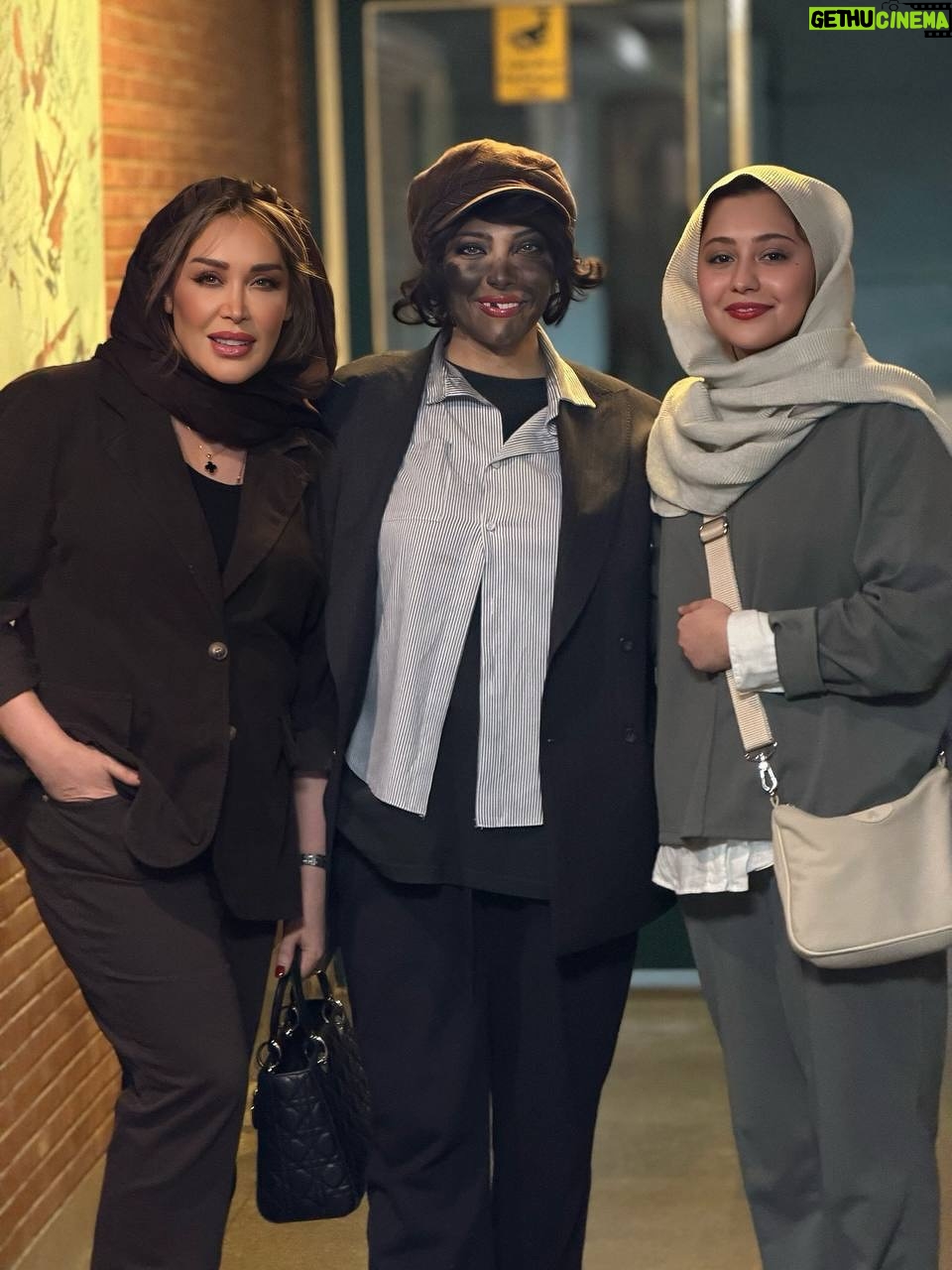 Sara Monjezi - 21.8K Likes - قدردانِ همراهیِ دوستان نازنینم در این تئاترِ فاخر و چشم‌نوازم.
تماشای چنین اثری، لحظه‌ای ناب و الهام‌بخش بود.
از صمیمِ دل سپاسگزارم از عزیزانی که ثبتِ این خاطره‌ی زیبا را ممکن کردند.✨�

@sadafespahbodi 
@amirmahdi_jule_officialfan 
@navidfarahmarzi.art 
@shahramgilabadi 
📸 @iran.concerts