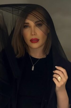 Sara Monjezi Instagram - “کلمات همیشه این قدرت را ندارند که
آدمهای خیلی خوشحال یا خیلی غمناک
را ارضا کنند، زیرا آخرین بیان
خوشحالی زیاد و غم زیاد سکوت است