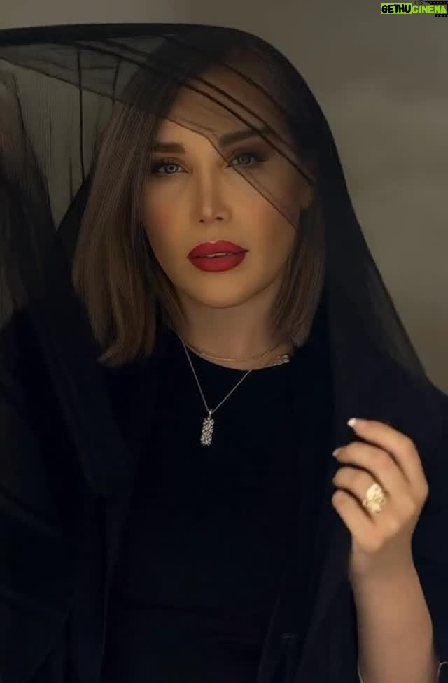 Sara Monjezi - 17.6K Likes - “کلمات همیشه این قدرت را ندارند که
آدمهای خیلی خوشحال یا خیلی غمناک
را ارضا کنند، زیرا آخرین بیان
خوشحالی زیاد و غم زیاد سکوت است