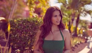 Sara Sálamo Instagram - Después de meses intensos de rodajes y escritura, necesitaba detenerme.
Encontrar un espacio donde volver a mirar, escuchar y escribir con calma.
Landmar Hotels no es solo un lugar: es parte de mi paisaje emocional y del universo de mis próximos proyectos.
Gracias por ser ese refugio en mi propia isla: la misma que empieza a colarse, inevitablemente, en mis nuevos guiones.
@landmarplayalaarena @landmarcostalosgigantes @landmarhotels #publi #embajadoralandmar