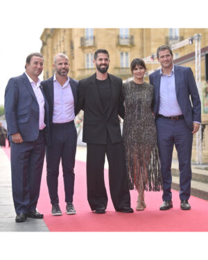 Sara Sálamo Instagram - #73SSIFF 📸 @sarasalamo e @iscoalarcon presentaron ayer en la sección #MadeInSpain el estreno mundial de 'En silencio'. Sara Sálamo ha debutado como directora en el largometraje con esta no ficción que documenta la recuperación del futbolista Isco Alarcón, al que una lesión impidió jugar la Eurocopa.

[ENG] 📸 Sara Sálamo and Isco Alarcón presented the world premiere of 'En silencio / Silent Struggle' in the Made in Spain section. Sálamo debuts in full-length films with this non-fiction documenting the recovery of footballer Isco Alarcón, whose injury prevented him from playing in the European Football championship. 

[EUS] 📸 Sara Sálamo eta Isco Alarcónek atzo 'En silencio' lanaren mundu estreinaldia aurkeztu zuten Made in Spain sailan. Sálamok zuzendutako (ez-fikziozko) lehen film luze honek Isco Alarcón futbol-jokalariaren lehengoratzea dokumentatzen du.