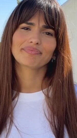 Sara Sálamo Instagram - «Tenemos una oportunidad de avanzar como sociedad y dejar atrás este tipo de tortura para los animales. Por eso, os pido por favor a todos los partidos políticos que votéis a favor de esta PNL. Tienen la obligación de representar el sentir de una sociedad que ya no tolera este tipo de prácticas y quiere más protección animal. Espero que estén a la altura» @sarasalamo .
Por primera vez llega al Congreso de los Diputados una PNL para poner fin a la alimentación forzada para producir foie gras en nuestro país.
¿Nos ayudáis a que este llamamiento de Sara llegue a todos los partidos compartiendo el vídeo y firmando la petición?
No vamos a parar hasta que esta tortura para los animales pase a formar parte del pasado.
Gracias Sara por tu apoyo siempre para poner fin a este maltrato animal 💚